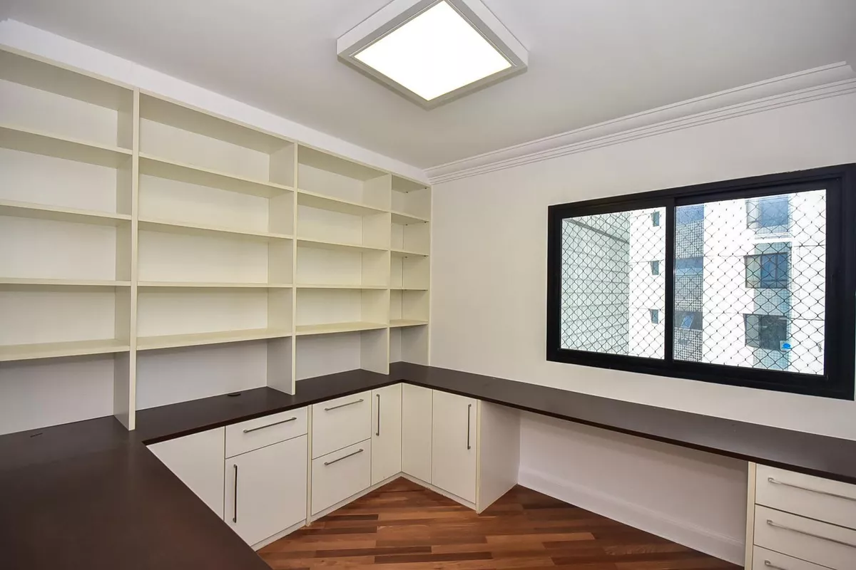 Ambiente silencioso, independente e com excelente iluminação natural para o trabalho remoto.